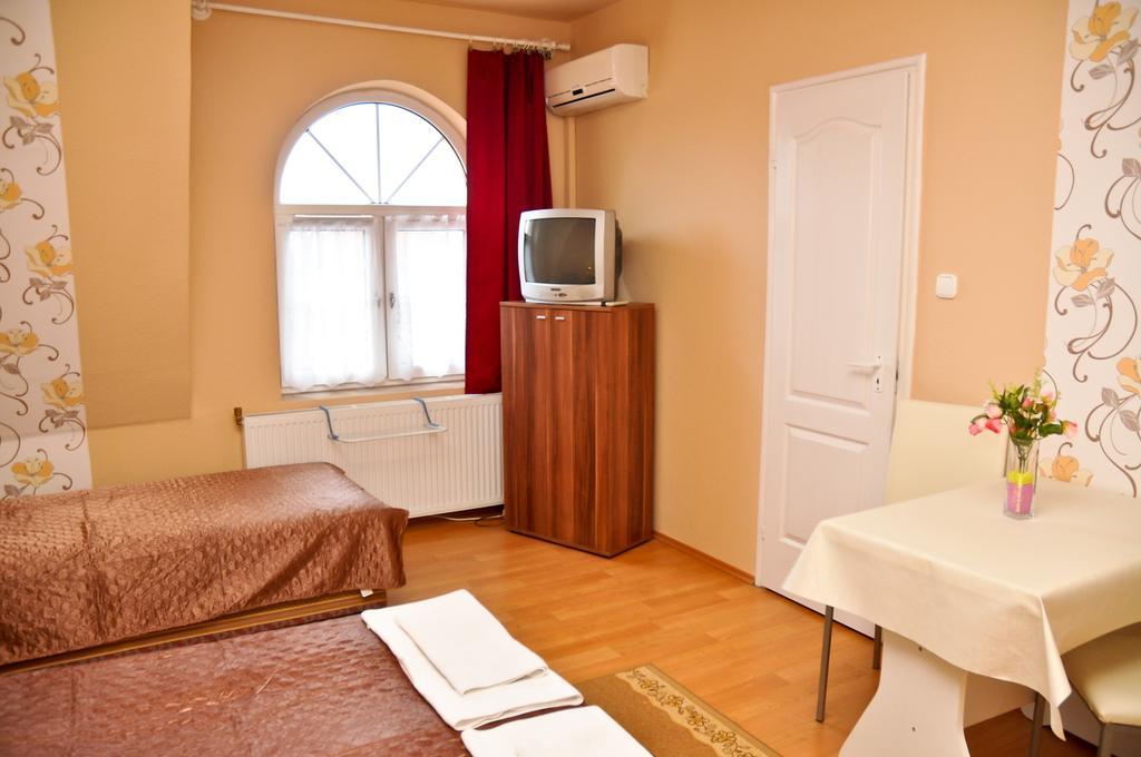 Kastely Panzio Ii. Hotel Hajdúszoboszló Habitación foto